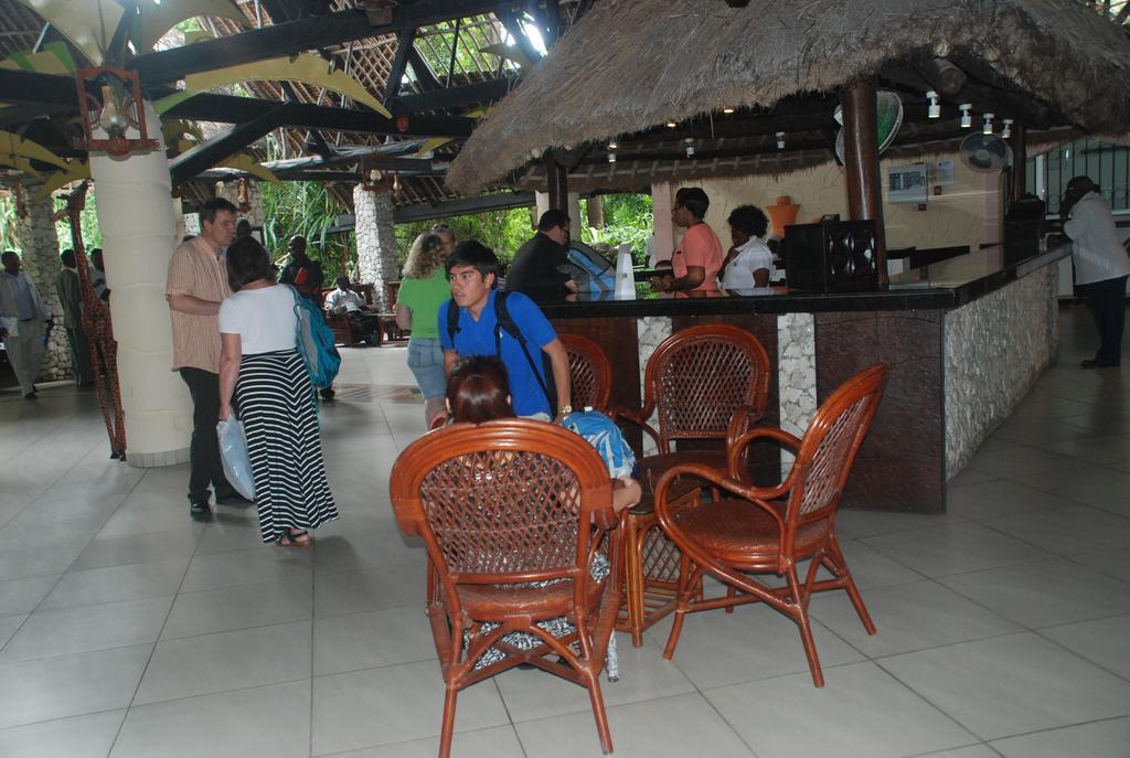 Bamburi Beach Hotel Buitenkant foto