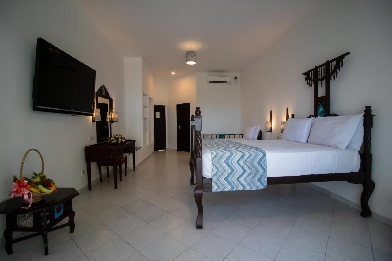 Bamburi Beach Hotel Buitenkant foto